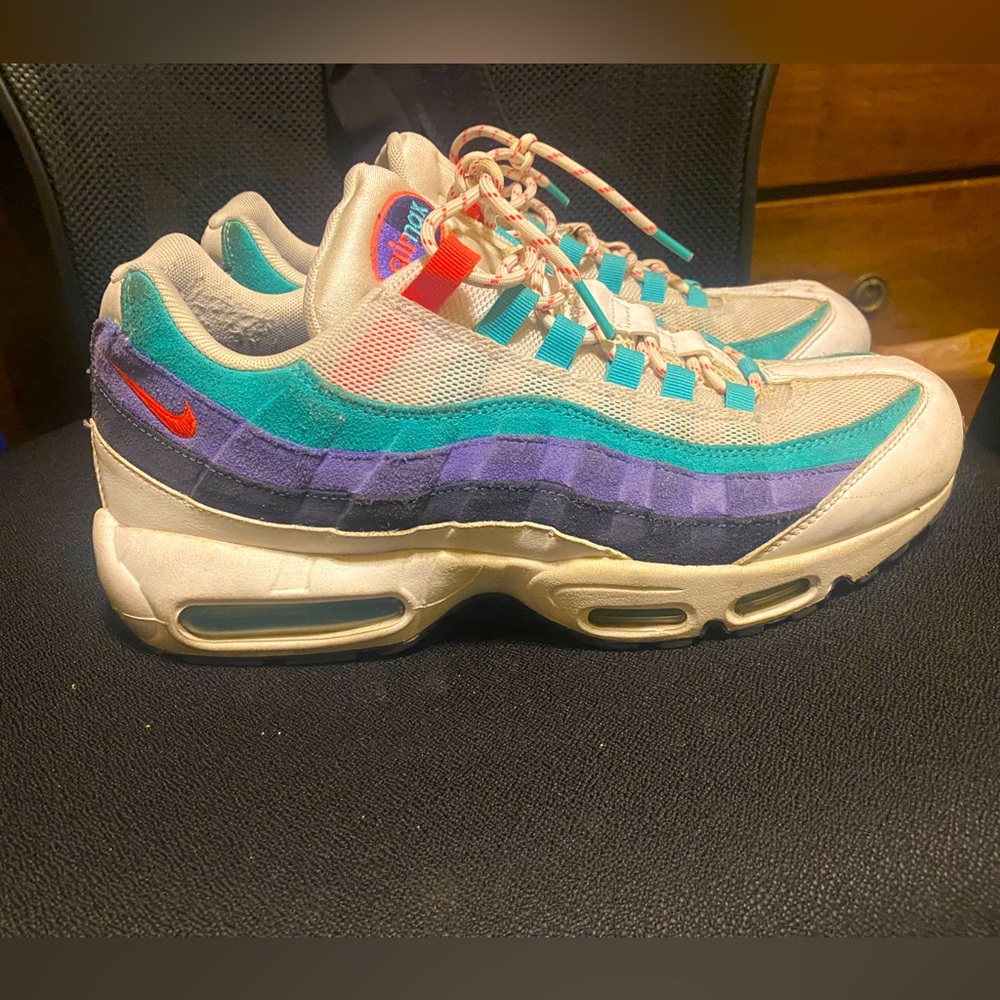 “DISCOVER YOUR AIR” AIR MAX 95